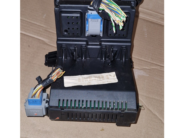 Блок предохранителей 30728356   Volvo V70    