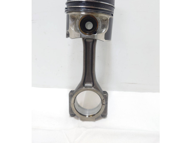  Поршень с шатуном  03L101t  Volkswagen PASSAT B7  