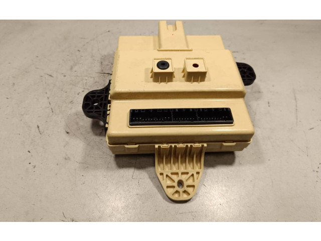 Блок предохранителей 954002P976   KIA Sorento