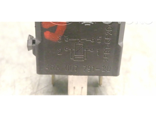 Pojistková skříňka 4H0951253A, 4RA00779120HELLA Volkswagen Caddy 2017