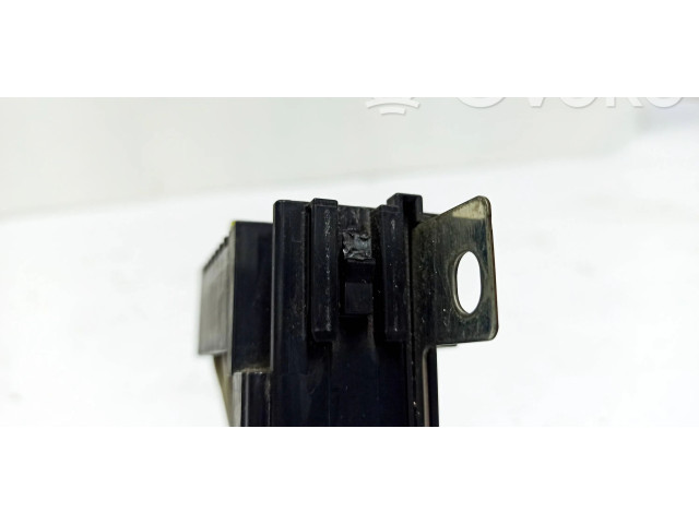 Блок предохранителей  5525YA1, PA66EP   Toyota Prius (XW20)    