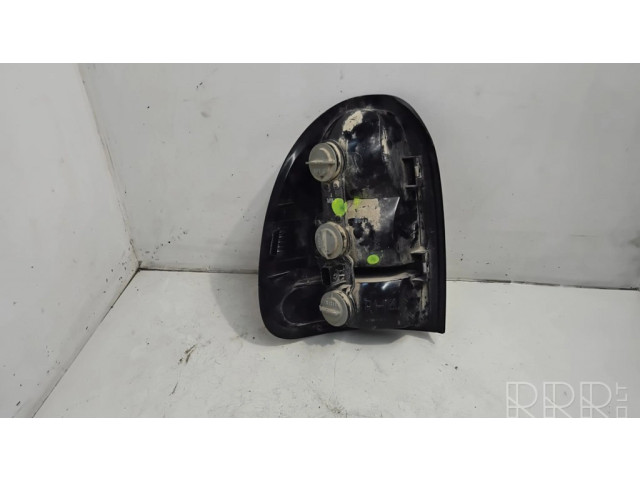 Задний фонарь правый 4576362 Dodge Caravan