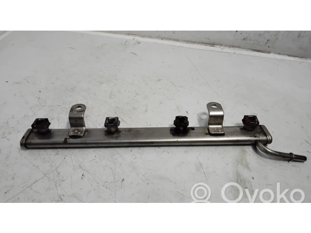 Vstřikovací lišta 04891575AA Dodge Caliber pro benzínový motor 2.0 1038