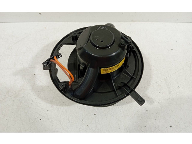 Вентилятор печки       Volkswagen Caddy