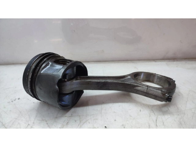 Поршень с шатуном Land Rover Discovery 3 - LR3 для дизельного двигателя 2.7