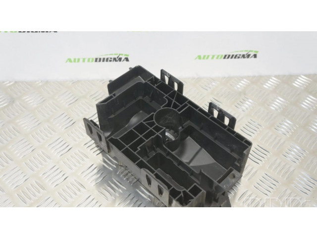 Pojistková skříňka 13302321 Opel Astra 2013