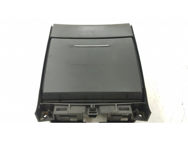 Передний держатель чашки