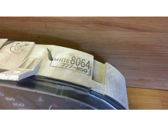 Přístrojová deska Mitsubishi Lancer 1998 MR168064