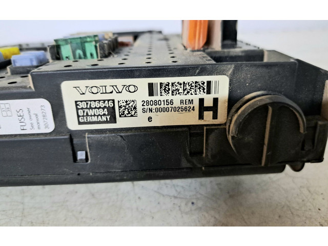 Блок предохранителей 30786646   Volvo V70    