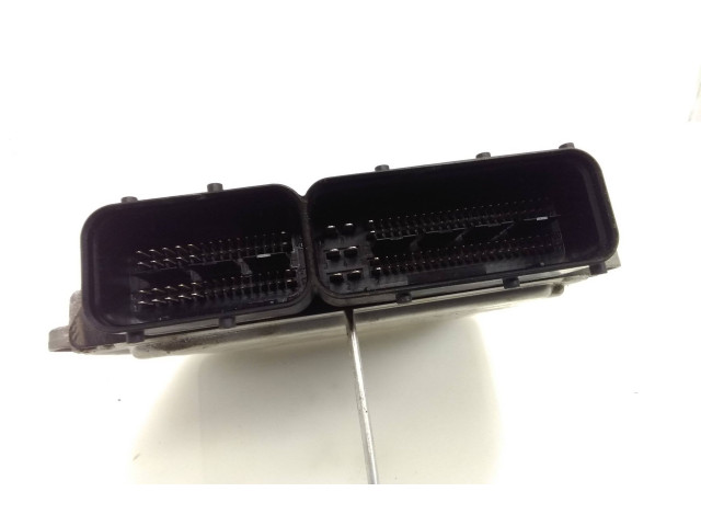 Řídící jednotka 03G906016HN, 0281012272   Volkswagen Caddy 2007