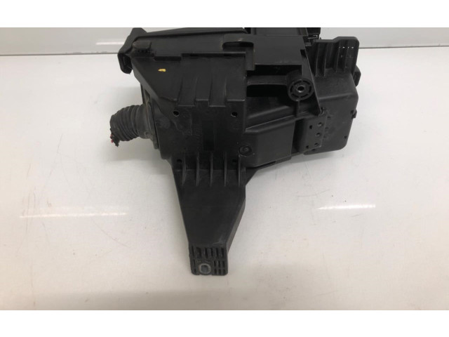 Блок предохранителей 30728132 Volvo S60