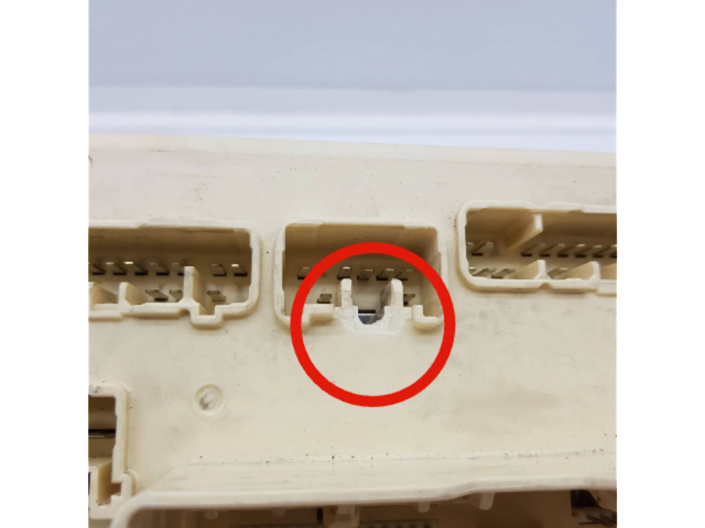 Pojistková skříňka Toyota Land Cruiser (J100) 2002