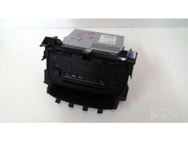 Радио/ проигрыватель CD/DVD / навигация