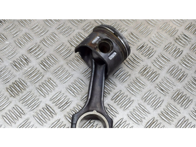 Píst A6110300320, A6110300717   Mercedes-Benz C W203  pro naftový motor 2.2 OM 611.962 