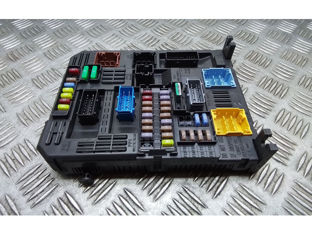 Pojistková skříňka 9832880380, 983288038000 Peugeot 208 2022