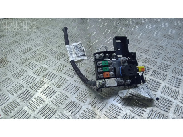 Узел подключения плюсовых проводов