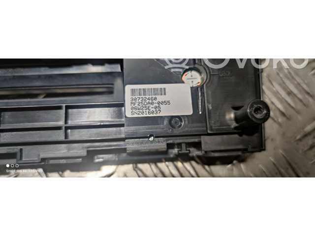 Радио/ проигрыватель CD/DVD / навигация