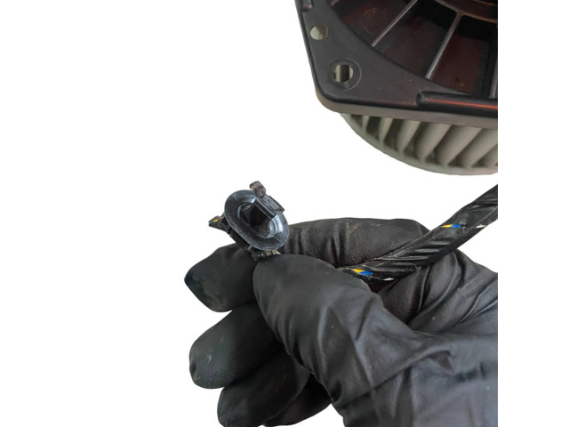 Вентилятор печки Mitsubishi L200