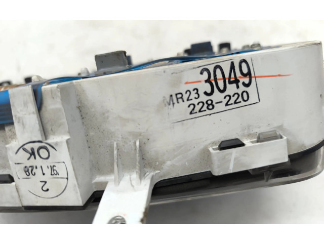 Панель приборов MR233049, 222220 Mitsubishi Colt