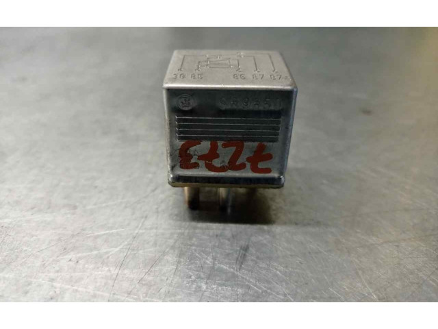 Pojistková skříňka 0015420219 Mercede-Benz S W116 1981