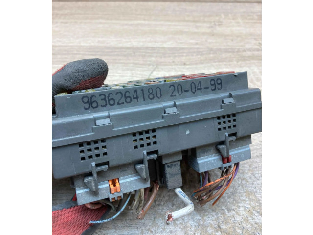 Блок предохранителей 9636264180 Peugeot 306
