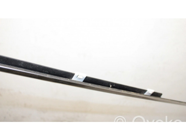 Отделка стекла передней двери