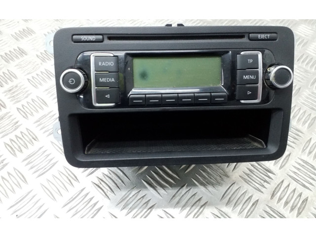 Радио/ проигрыватель CD/DVD / навигация