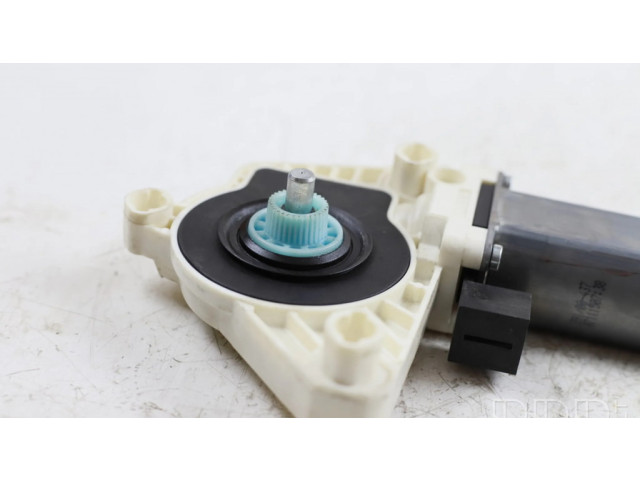 Передний двигатель механизма для подъема окон