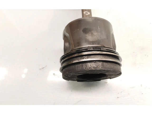 Píst Volvo XC70 D5244T