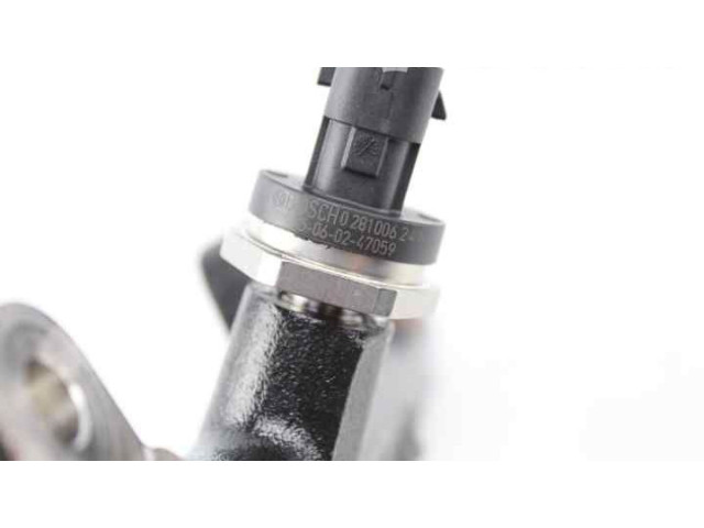 Vstřikovací lišta 175215346R Dacia Sandero