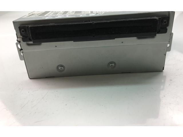 Радио/ проигрыватель CD/DVD / навигация