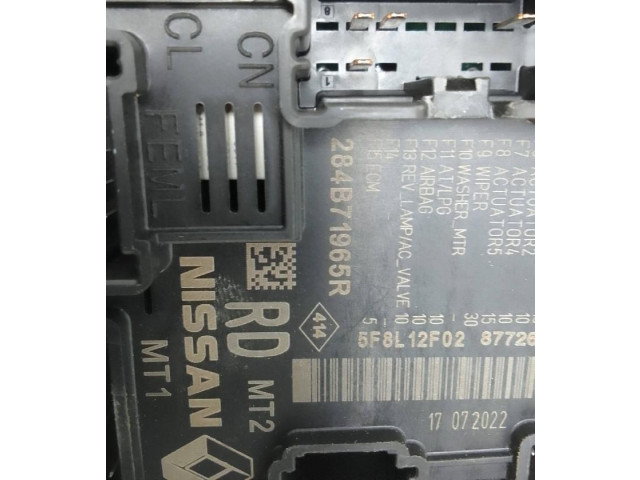 Блок предохранителей 284b71965r   Dacia Sandero    