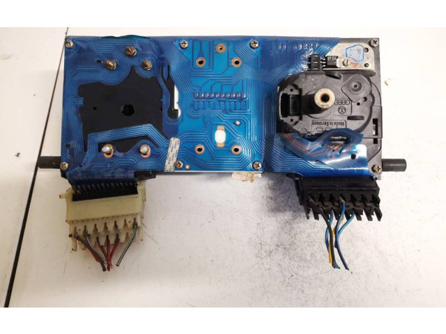 Панель приборов 88481409, x16-1207770 Volkswagen Golf II