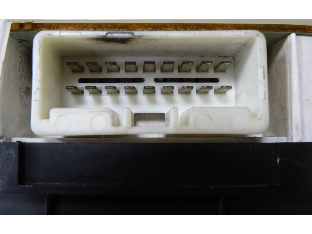 Pojistková skříňka Спидометр (приборный щиток) 3J3NB Mazda 323 F 2001