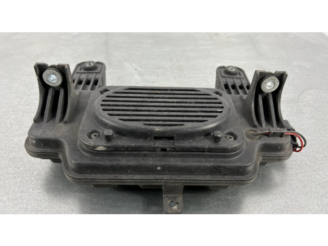 Громкоговоритель в панели