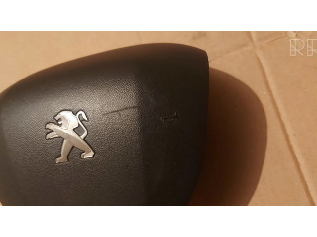 Подушка безопасности водителя 96728484ZD Peugeot 2008 I