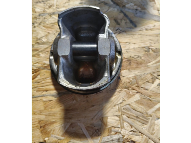 Píst 82L166 Audi A4 S4 B8 8K Cdn