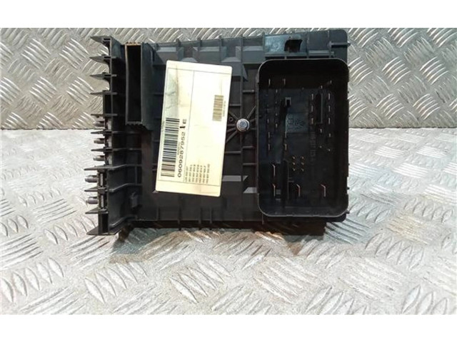 Pojistková skříňka 1K0937049AA, F005V00495 Volkswagen Caddy 2006