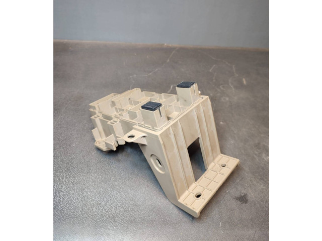 Блок предохранителей 82201FJ211   Subaru Forester SJ    