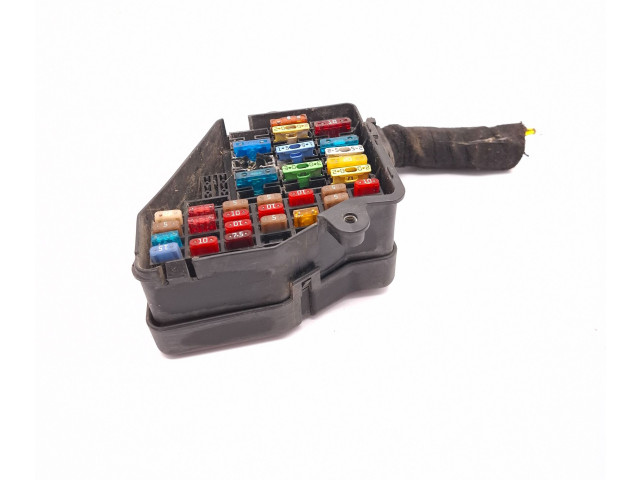 Блок предохранителей 8D1941824 Skoda Octavia Mk1 (1U)