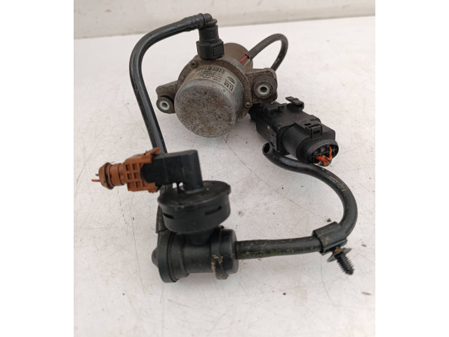 Вакуумный насос    13337744, 00942812   Opel Meriva B