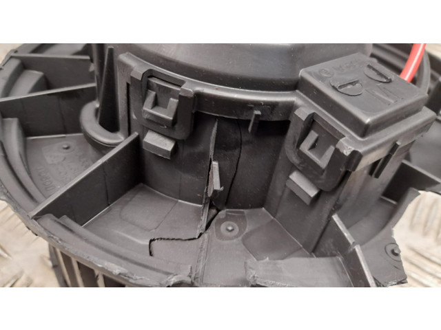 Вентилятор печки 3Q1819021C Audi Q3 F3