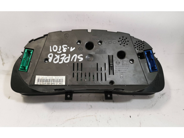 Панель приборов 110080115015, 3U0920842D Skoda Superb B5 (3U)