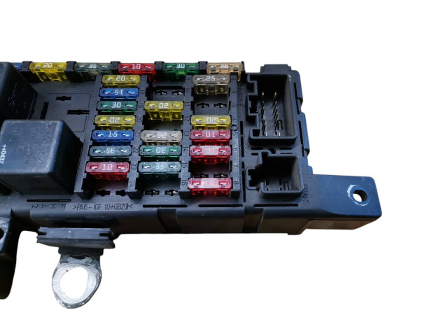 Блок предохранителей 30728008, 518828108 Volvo S80