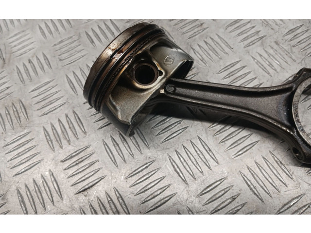 Píst 06M107066AB   Audi Q7 4M    DCB 