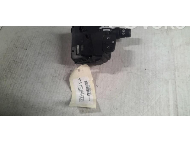 Ручка стеклоочистителей 8201590631 Renault Clio III