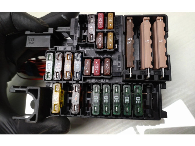 Блок предохранителей  A2135400414, 2041056730   Mercedes-Benz EQC    