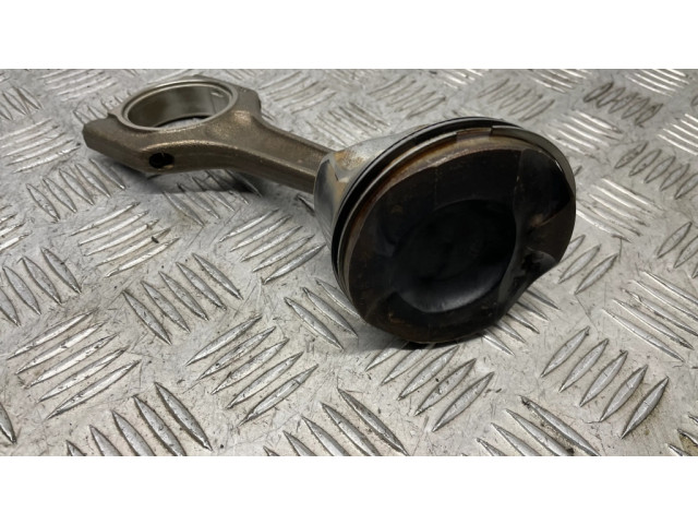 Píst 7528540 BMW 1 E81 E87 pro benzínový motor 2.0 N43B20A
