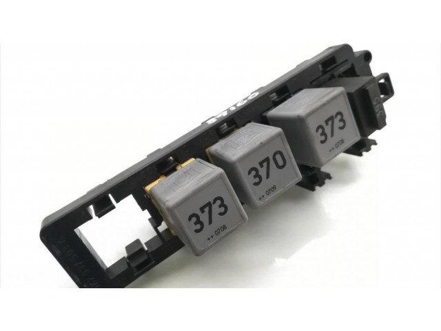 Блок предохранителей  8D0951253   Audi A3 S3 8P    