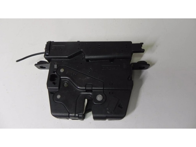 Замок капота двигателя